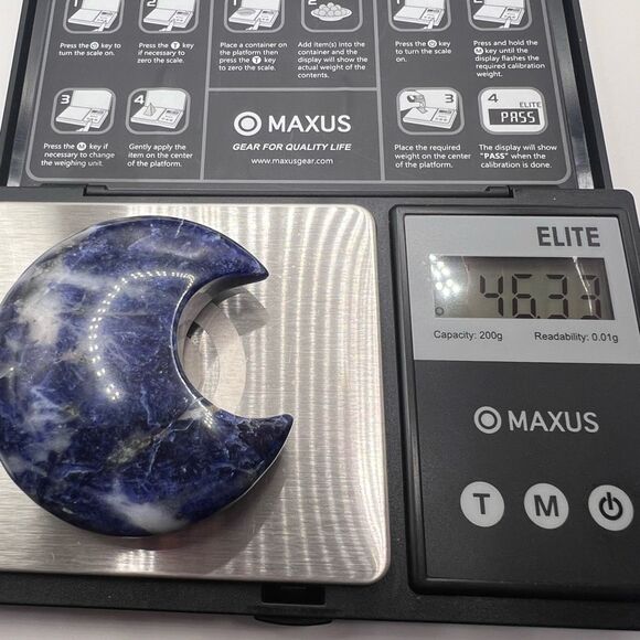 Sodalite Crystal Moon Carving‎ (#12) - Picture 9 of 9